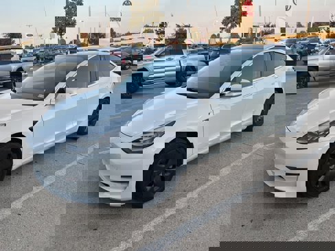 Used 2020 Tesla Model 3 Standard Range image 1