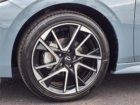 Used 2025 Nissan Sentra SR image 8