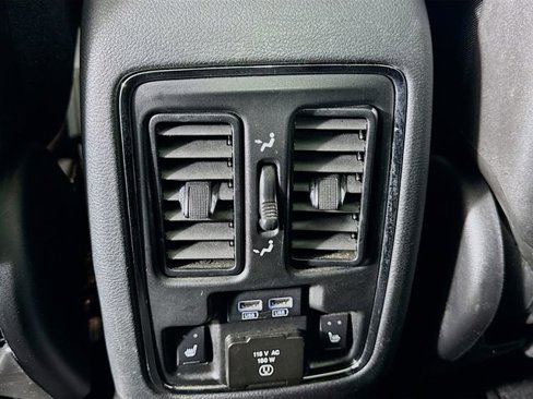 Used 2019 Jeep Grand Cherokee Limited w/ Luxury Group II image 29