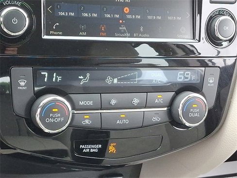 Used 2022 Nissan Rogue Sport SV w/ Technology Package image 17