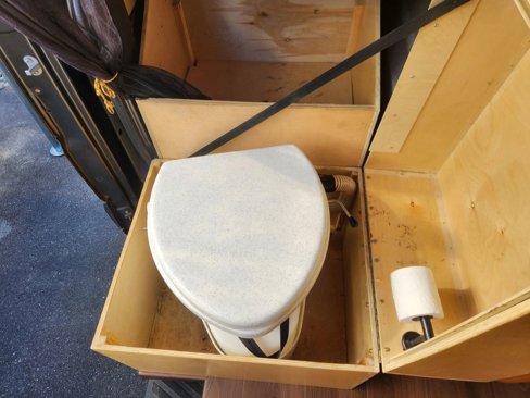 Used 2013 Mercedes-Benz Sprinter 2500 image 8