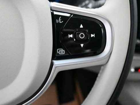 New 2025 Volvo XC60 B5 Core image 19