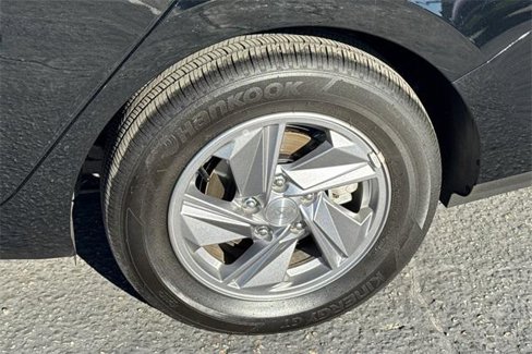 Certified 2024 Hyundai Elantra SE image 25