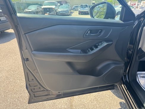 Used 2024 Nissan Rogue S image 18