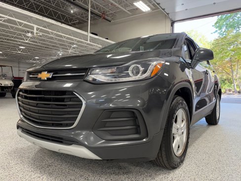 Used 2019 Chevrolet Trax LT w/ LT Convenience Package image 4