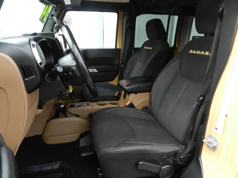 Used 2014 Jeep Wrangler Unlimited Sahara image 2