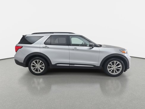 Used 2020 Ford Explorer XLT w/ Equipment Group 202A image 4