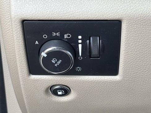 Used 2020 Jeep Grand Cherokee Limited w/ Luxury Group II image 18