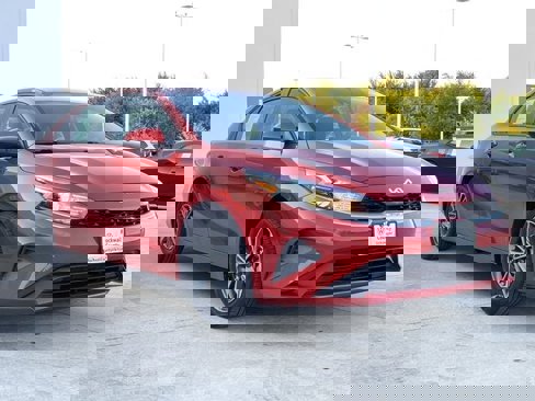 Used 2023 Kia Forte LXS image 8