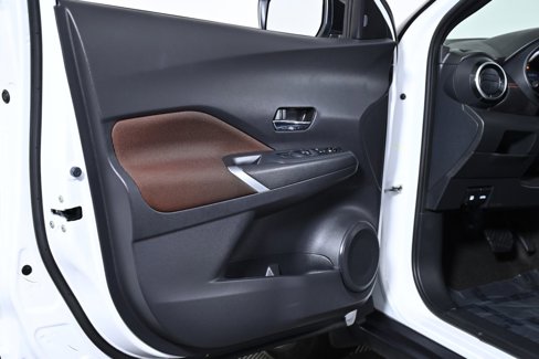 Used 2023 Nissan Kicks SR image 25