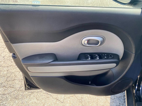 Used 2018 Kia Soul + image 13