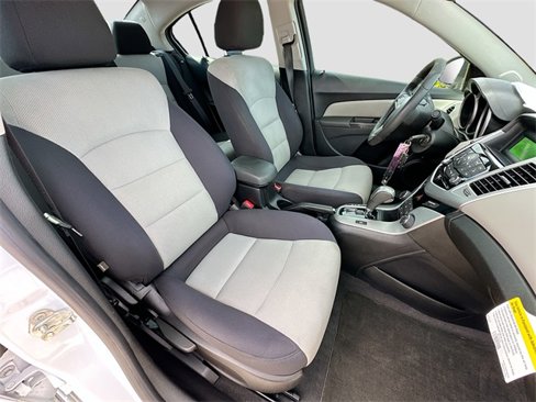 Used 2014 Chevrolet Cruze LS image 23