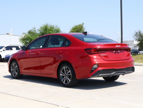 Used 2024 Kia Forte LXS image 3