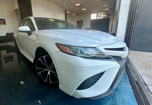 Used 2019 Toyota Camry L image 3