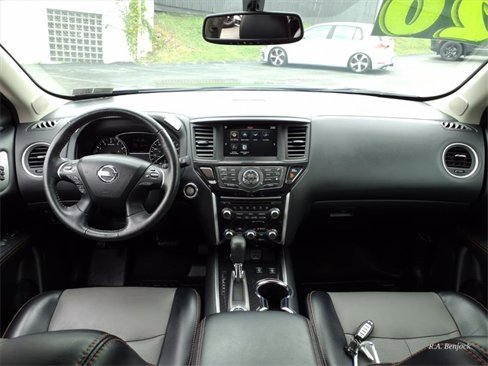 Used 2020 Nissan Pathfinder SL image 13