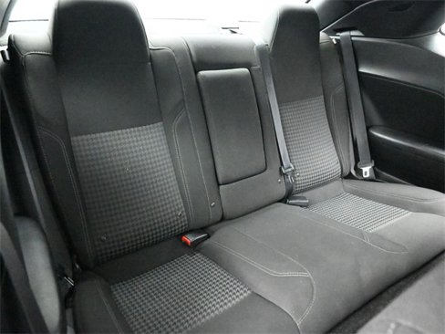 Used 2015 Dodge Challenger SXT image 18