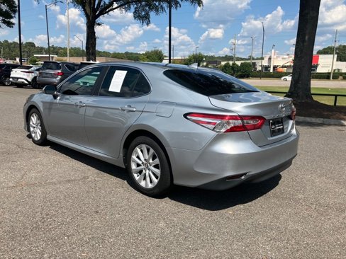 Used 2020 Toyota Camry LE image 9