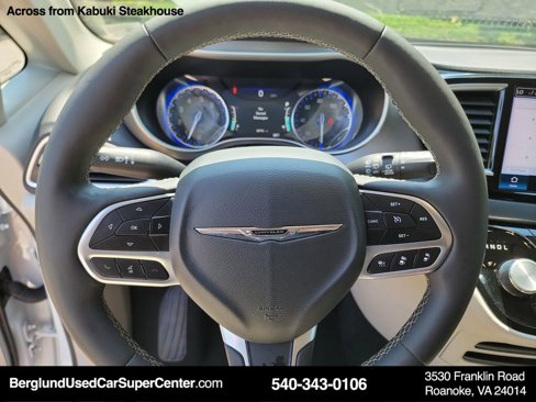Used 2024 Chrysler Pacifica Touring-L image 30