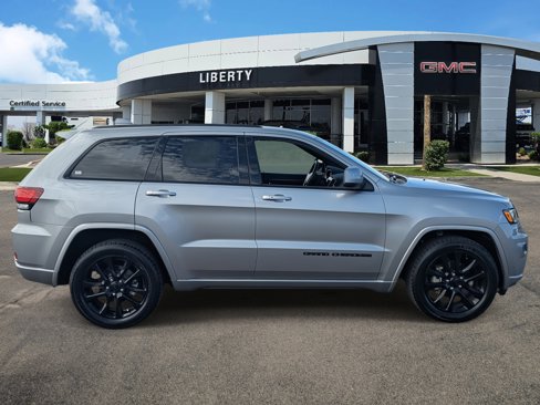 Used 2020 Jeep Grand Cherokee Altitude image 2