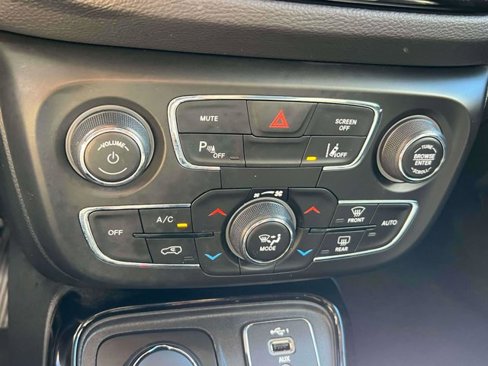 Certified 2021 Jeep Compass Limited image 28