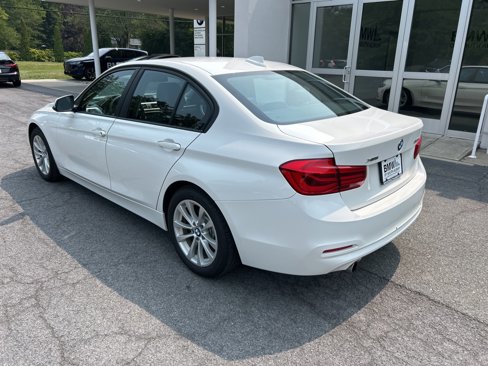 Used 2018 BMW 320i xDrive Sedan w/ Convenience Package image 3