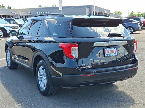 Certified 2021 Ford Explorer XLT image 4