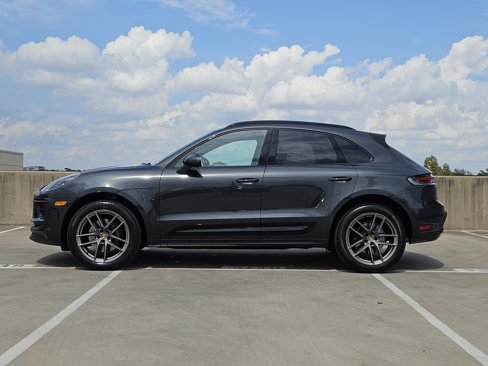Certified 2025 Porsche Macan image 2