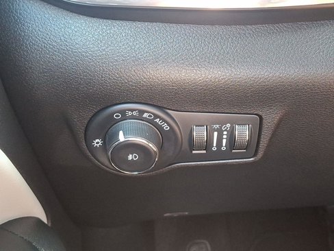 Certified 2022 Jeep Compass Limited w/ Elite Group image 24