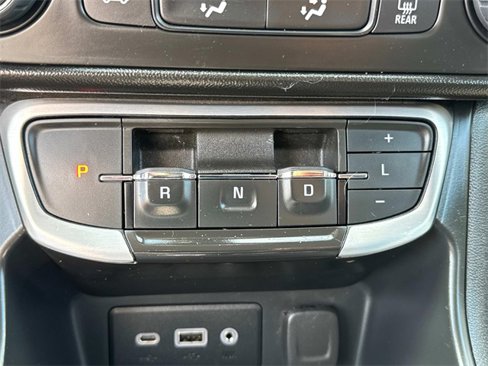 Used 2022 GMC Terrain SLE image 32