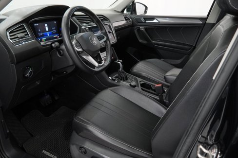 Used 2022 Volkswagen Tiguan SE image 16