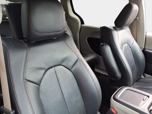Certified 2020 Chrysler Pacifica Touring-L Plus image 21