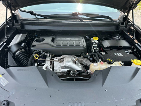 Used 2019 Jeep Cherokee Latitude Plus w/ Cold Weather Group image 18