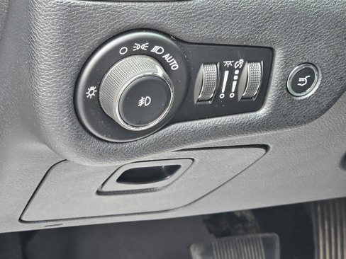 Used 2019 Jeep Cherokee Limited image 9