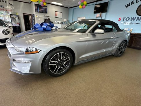 Used 2020 Ford Mustang Premium image 16