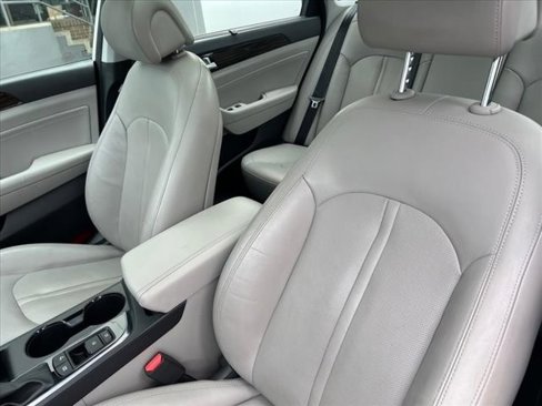 Used 2016 Hyundai Sonata Limited w/ Option Group 02 image 25