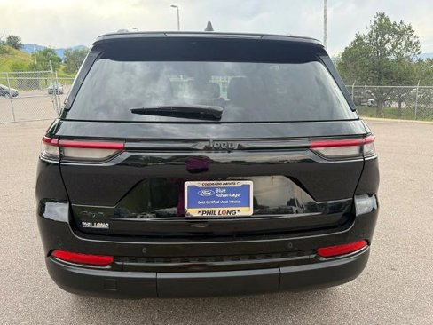Used 2023 Jeep Grand Cherokee Altitude image 6