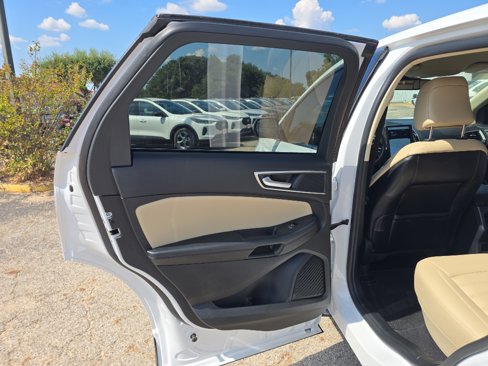 Used 2024 Ford Edge SEL w/ Convenience Package image 17