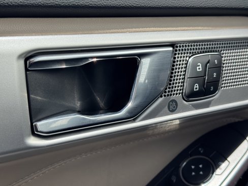Used 2020 Ford Explorer Limited image 28