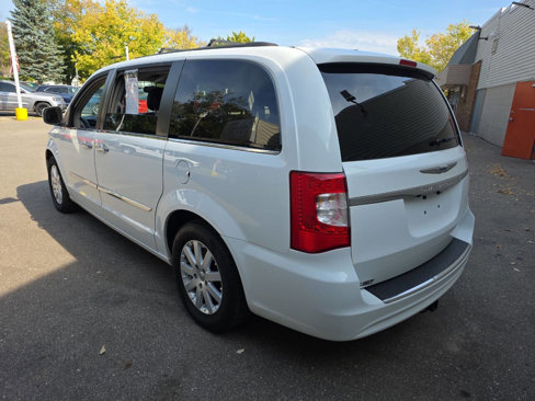 Used 2016 Chrysler Town & Country Touring w/ Driver Convenience Group image 7