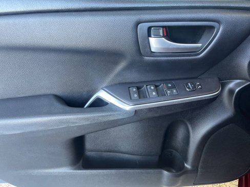Used 2017 Toyota Camry SE image 12