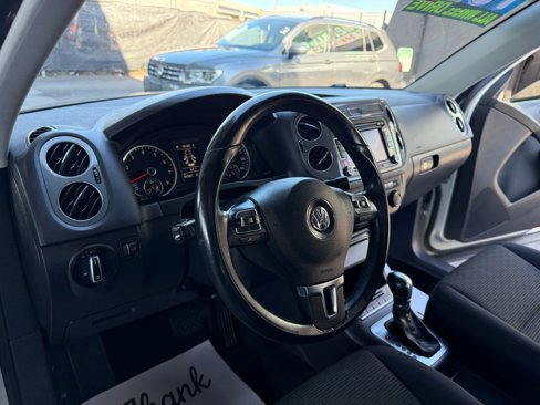 Used 2015 Volkswagen Tiguan S image 9