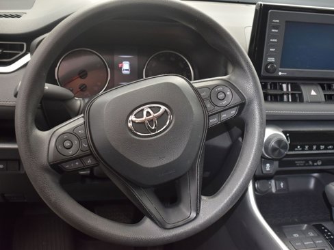 Used 2020 Toyota RAV4 LE image 14