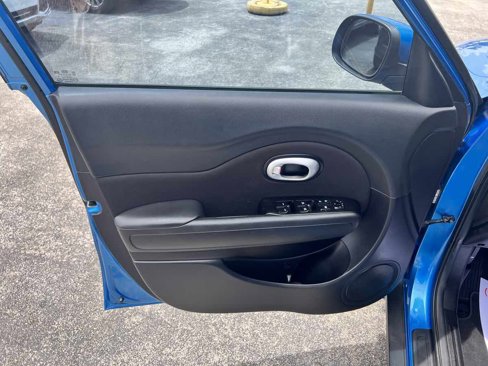 Used 2016 Kia Soul + w/ Designer's Package image 12
