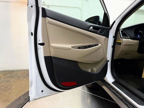 Used 2018 Hyundai Tucson Value w/ Cargo Package image 12