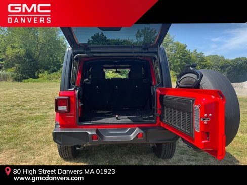 Used 2018 Jeep Wrangler Unlimited Sahara w/ Cold Weather Group image 5