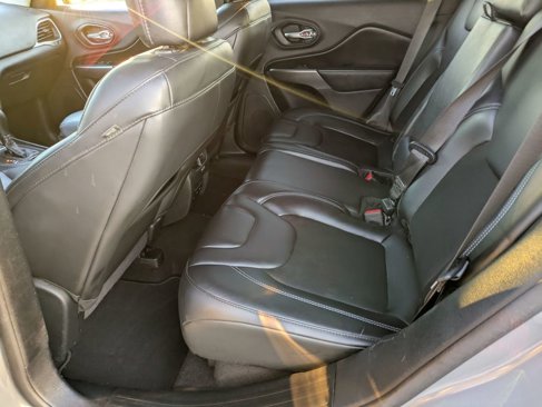 Used 2020 Jeep Cherokee Latitude Plus image 31