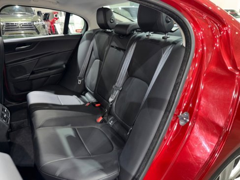 Used 2018 Jaguar XE Premium image 53