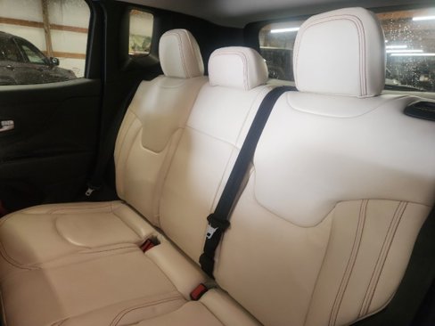 Used 2015 Jeep Renegade Trailhawk image 13