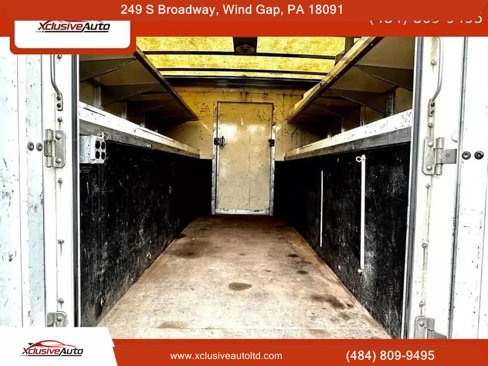 Used 2005 Ford E-350 and Econoline 350 Super Duty image 17