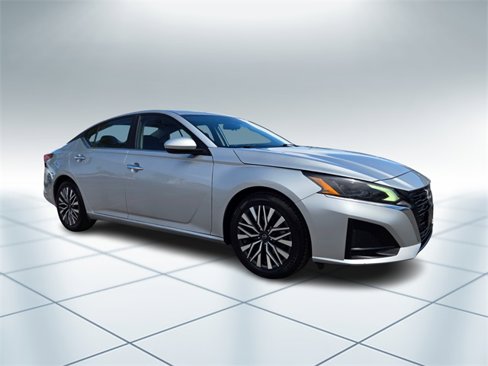 Used 2023 Nissan Altima 2.5 SV image 2